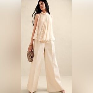 Banana Republic NWT Radiant Pleated Top with Choker Neckline Size Small